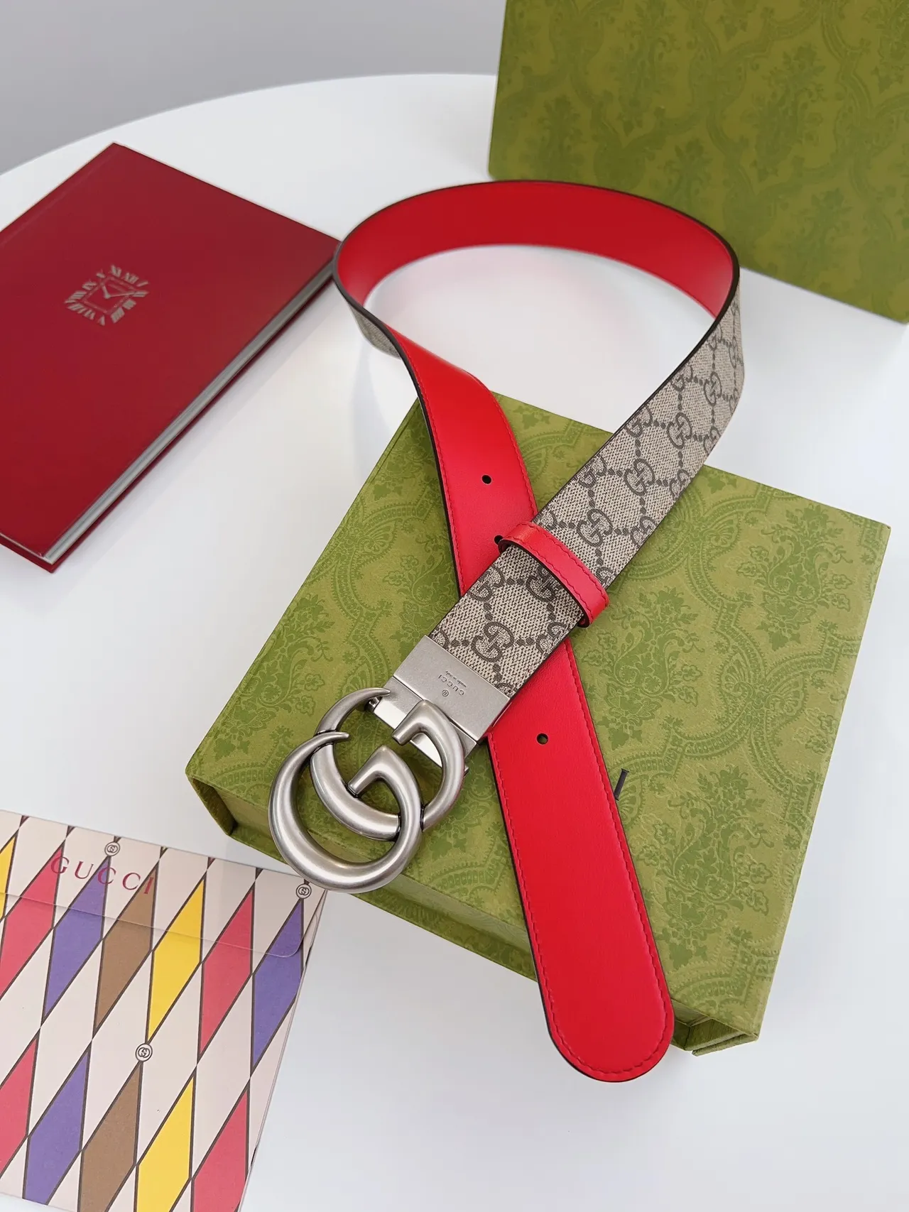 Gucci GG Marmont حزام جلدي أحمر وبيج قابل للعكس 7