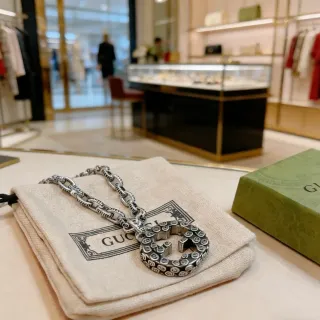 Gucci GG Marmont Silver Beige Interlocking Double-G Pendant Textured Link Chain Necklace