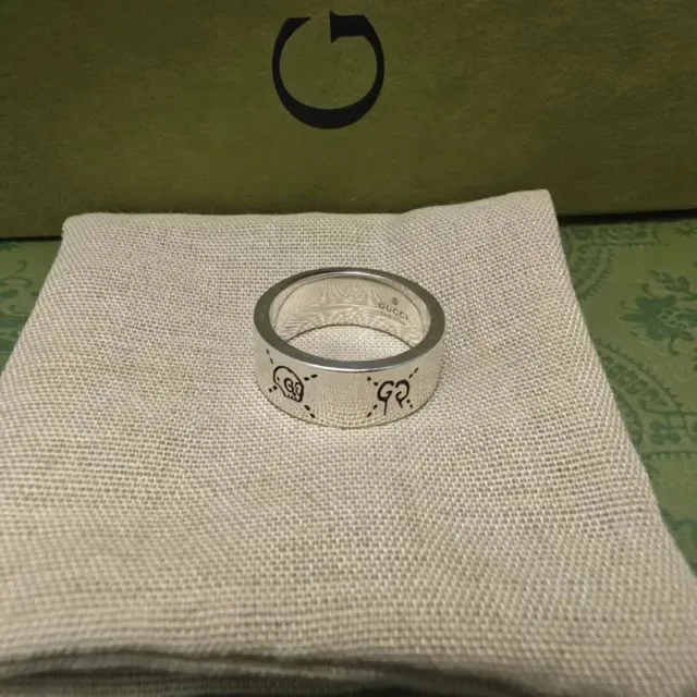 Gucci GG Marmont Silver Beige Interlocking G Motif Engraved Band Ring 3