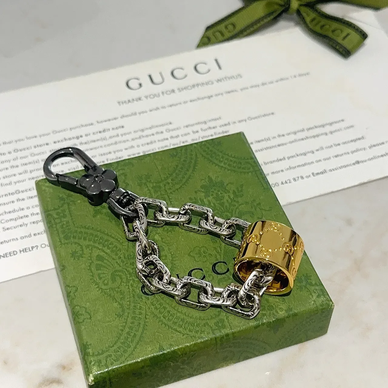 Pulseira Gucci GG Marmont Prata Dourado Corrente Ornada Fecho Floral Preto 2