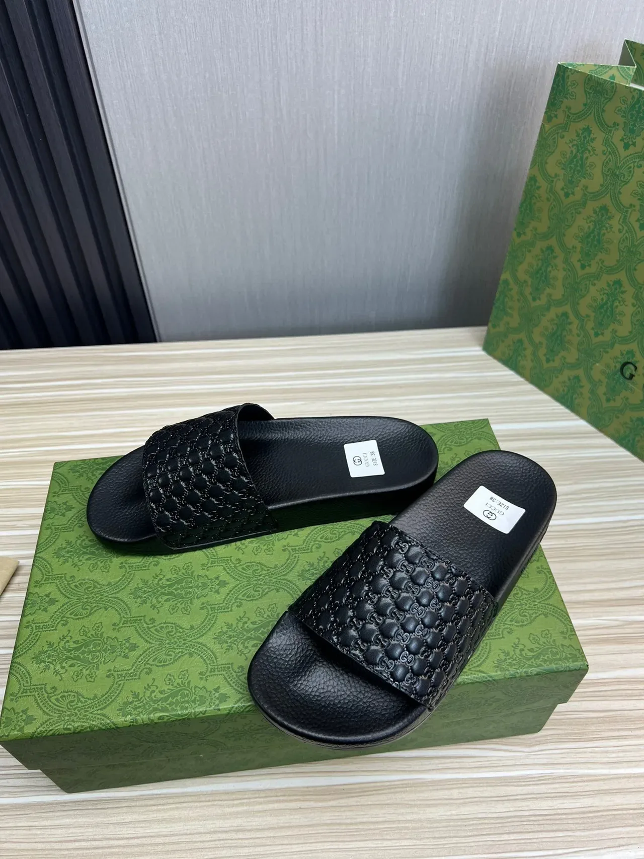 Gucci GG Marmont Slide Noir Quilté Monogram 8