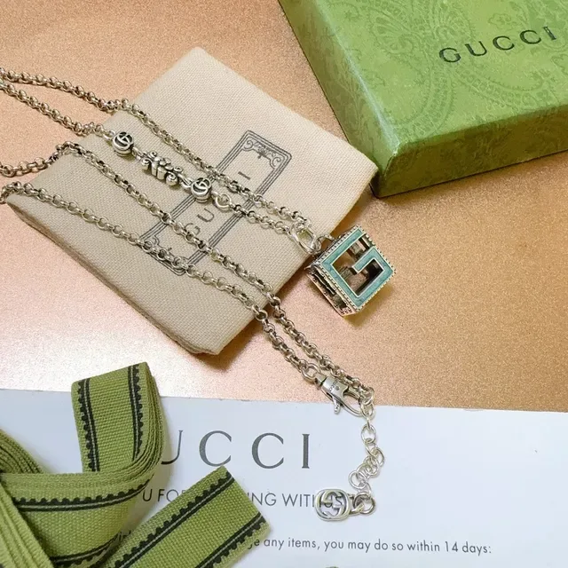 Gucci GG Marmont Turquesa Esmaltado Interlocking G Collar con colgante 4