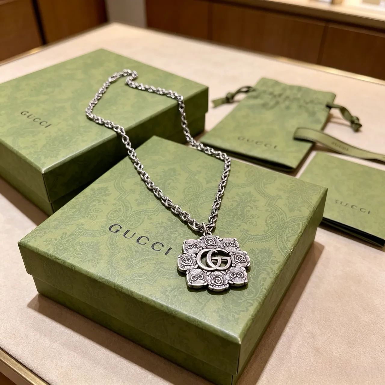 Gucci GG Owl चांदी ऑक्सीडाइज्ड सज्जित फूल व्यवस्थित प्रतीक माला 6