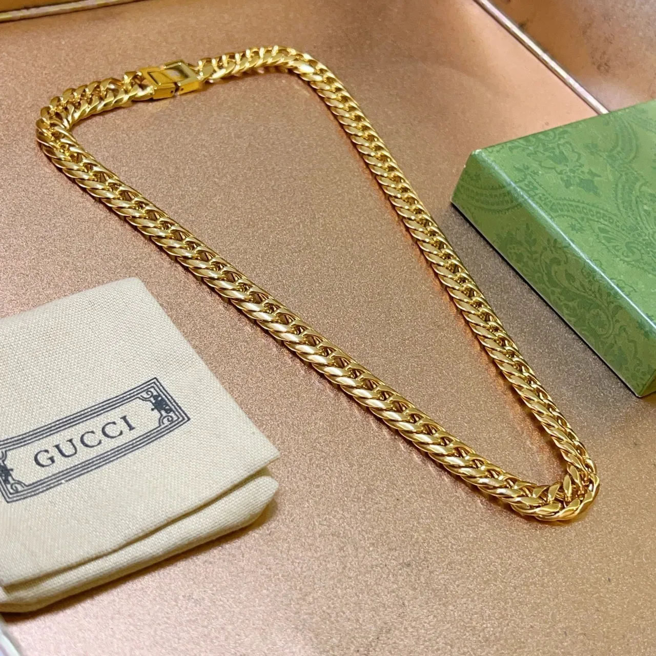 Gucci Gold Curb-Link Necklace 9