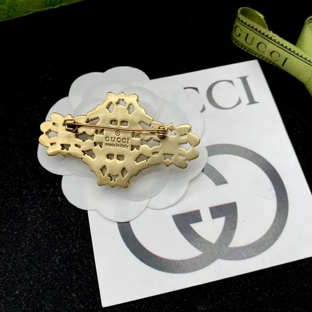 Gucci Green Gold Metal Emerald Square Crystals Brooch 2