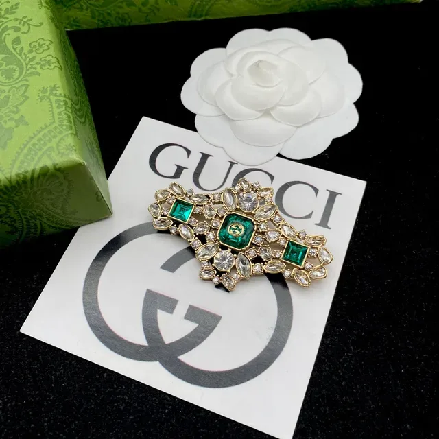 Gucci Green Gold Metal Emerald Square Crystals Brooch 4