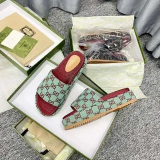 Gucci Verde Rojo GG Supreme Tela impresa Base acolchada Zapatillas