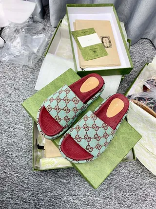 Gucci Vert Rouge GG Supreme Tissu Imprimé Semelle Acolchée Chaussons 2