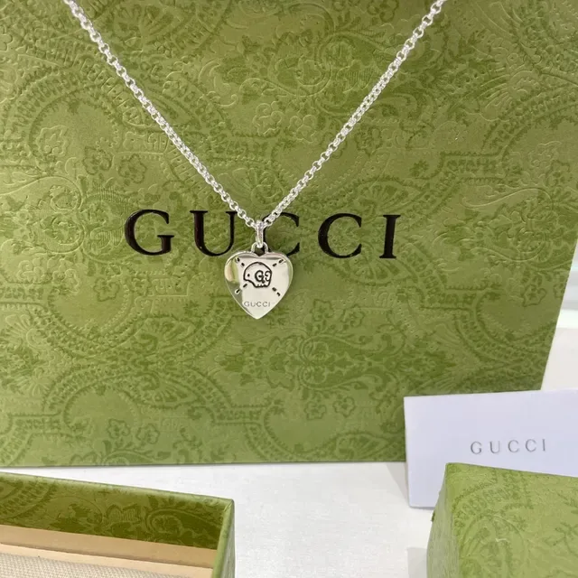 Gucci সবুজ চাঁদি হার্ট শেপড পেন্ড্যান্ট Interlocking G মোটিফ নেকলেস 2