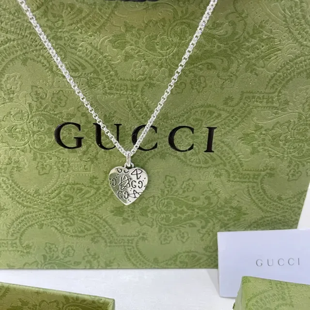 Gucci সবুজ চাঁদি হার্ট শেপড পেন্ড্যান্ট Interlocking G মোটিফ নেকলেস 3