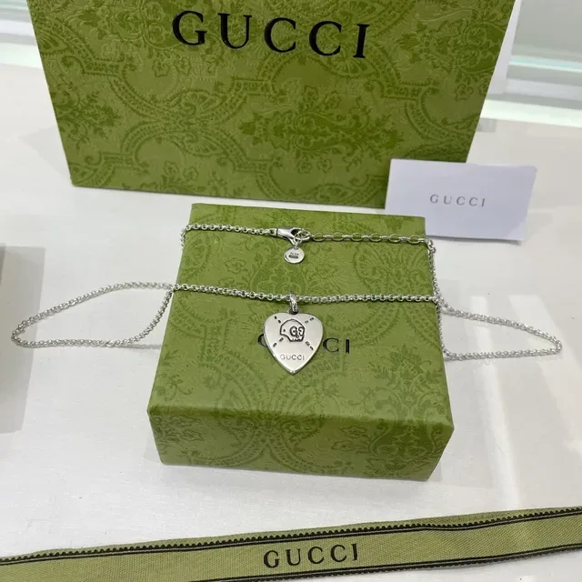 Gucci সবুজ চাঁদি হার্ট শেপড পেন্ড্যান্ট Interlocking G মোটিফ নেকলেস 5