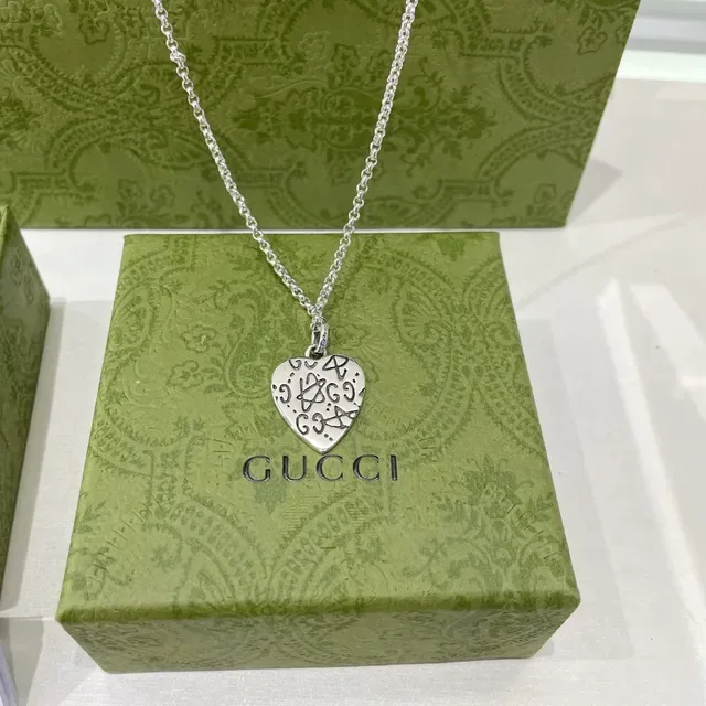 Gucci সবুজ চাঁদি হার্ট শেপড পেন্ড্যান্ট Interlocking G মোটিফ নেকলেস 6