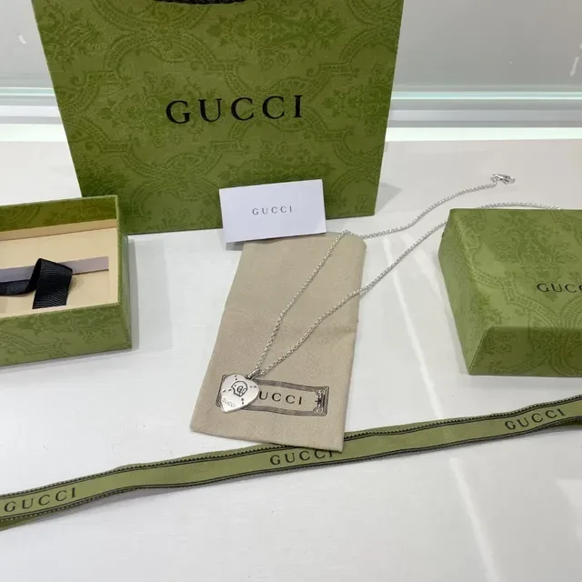 Gucci সবুজ চাঁদি হার্ট শেপড পেন্ড্যান্ট Interlocking G মোটিফ নেকলেস 7