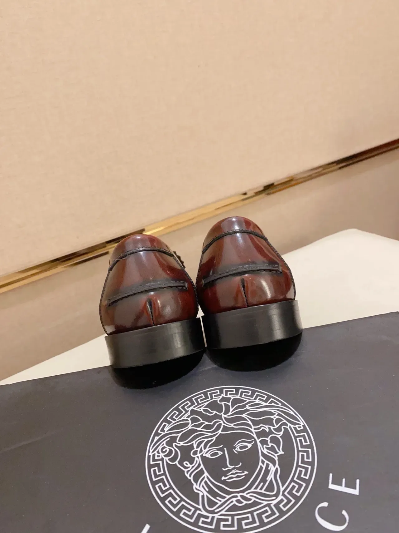 Gucci Horsebit 1955 酒红色皮革金扣乐福鞋 3