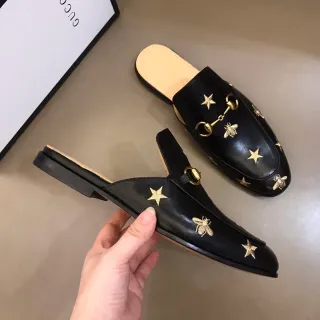 Gucci Horsebit 1955 刺绣星和蜜蜂黑色皮革穆勒乐福鞋