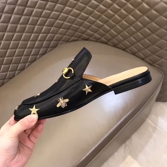 Gucci Horsebit 1955 مطرز نجمة و نحل حذاء مفتوح الكعب جلد أسود 3