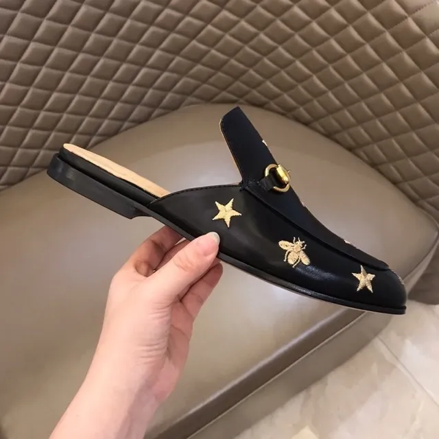 Gucci Horsebit 1955 مطرز نجمة و نحل حذاء مفتوح الكعب جلد أسود 6