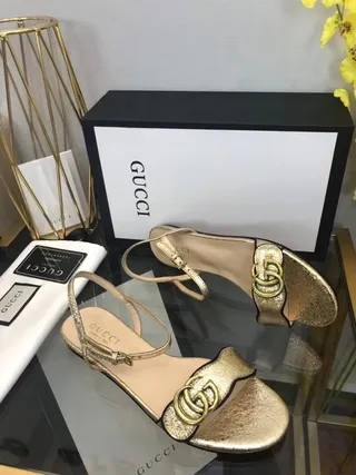 Gucci Horsebit 1955 صنادل جلادياتور معدني ذهبي وأسود 7