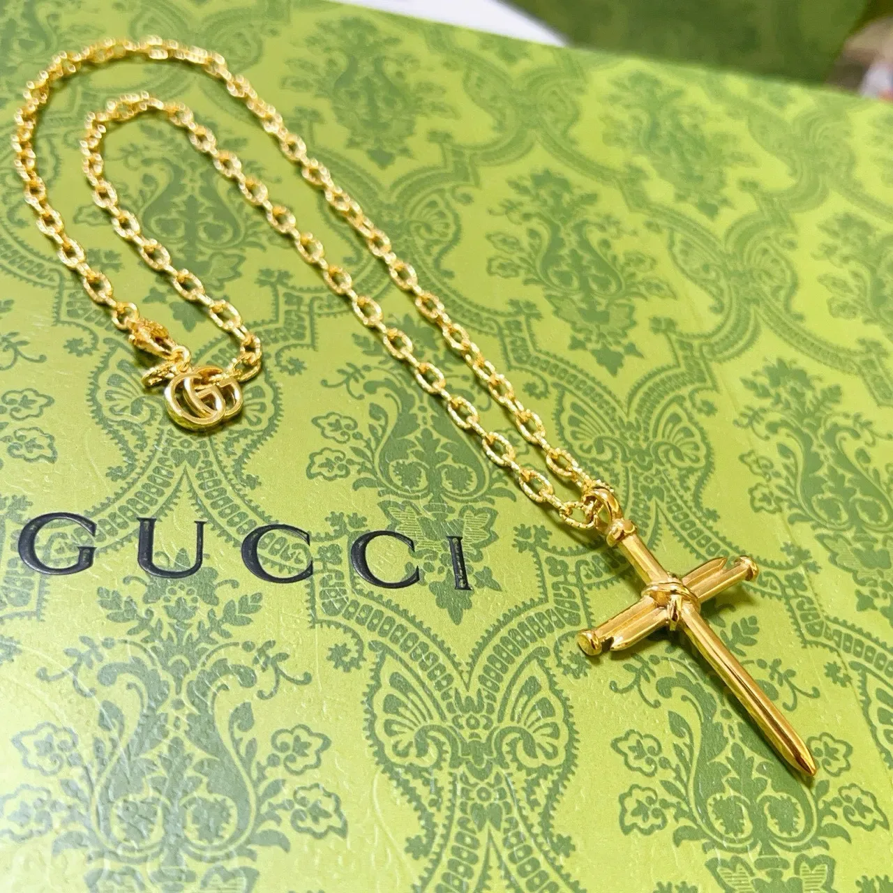 Collier Gucci Croix à Clous Chaîne Dorée 3