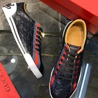 Gucci Navy Red embossadas GG Monogram cuero rayas web acento sneakers lifestyle