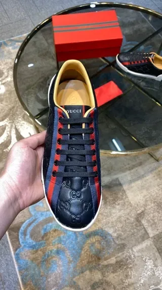 Gucci Navy Red embossées GG Monogram cuir accent rayure web lifestyle sneakers 4