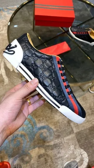 Gucci Navy Red embossées GG Monogram cuir accent rayure web lifestyle sneakers 6