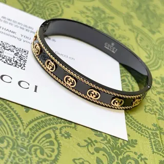 سوار Gucci Ophidia من المينا الأسود والذهبي مع شريط الخيط