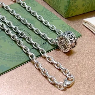 Gucci  ornate interlocking G পেন্ডেন্ট টুইস্টেড রোপ-লিংক হার