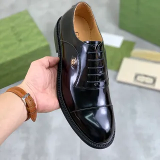 Gucci Oxford sapatos de couro preto e marrom de alto brilho bico de cap Oxford