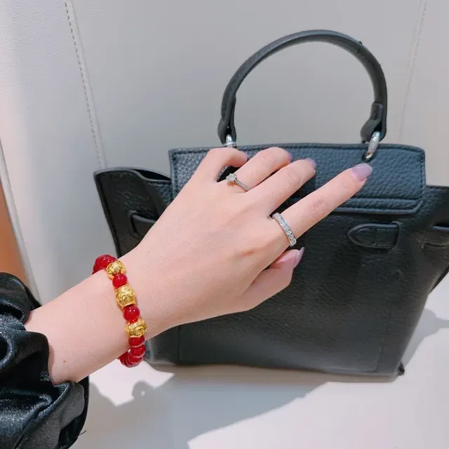 Gucci Pulseira Charms Beaded Vermelho e Dourado 5