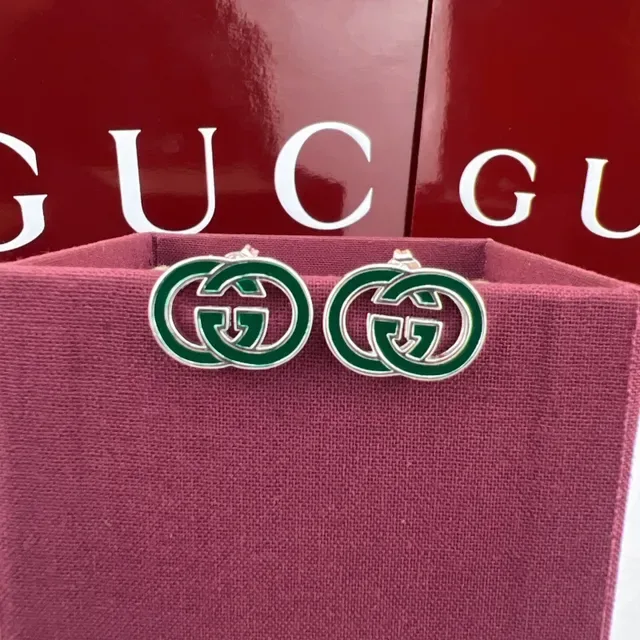 Gucci Aretes Interlocking GG Logo Esmaltados Rojo y Verde 4