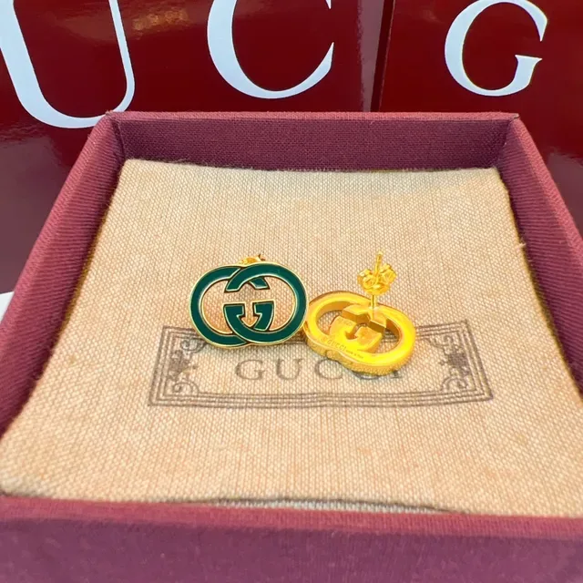 Gucci Aretes Interlocking GG Logo Esmaltados Rojo y Verde 7