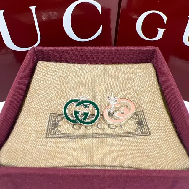 Gucci Aretes Interlocking GG Logo Esmaltados Rojo y Verde 9