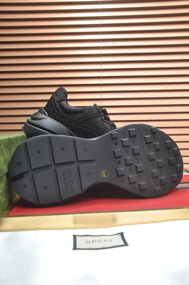Gucci Rhyton 全黑印花厚底运动鞋 2