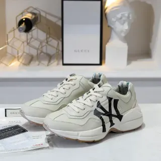 Gucci Screener Beige Negro Suela gruesa Parte superior de cuero en capas Zapatillas de estilo de vida