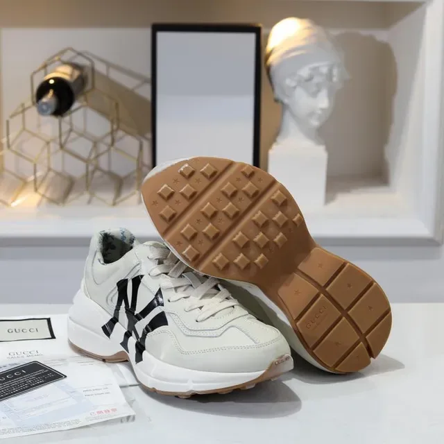 Gucci Screener Beige Negro Suela gruesa Parte superior de cuero en capas Zapatillas de estilo de vida 2