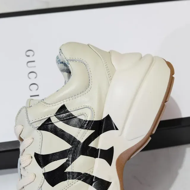 Gucci Screener Beige Negro Suela gruesa Parte superior de cuero en capas Zapatillas de estilo de vida 3