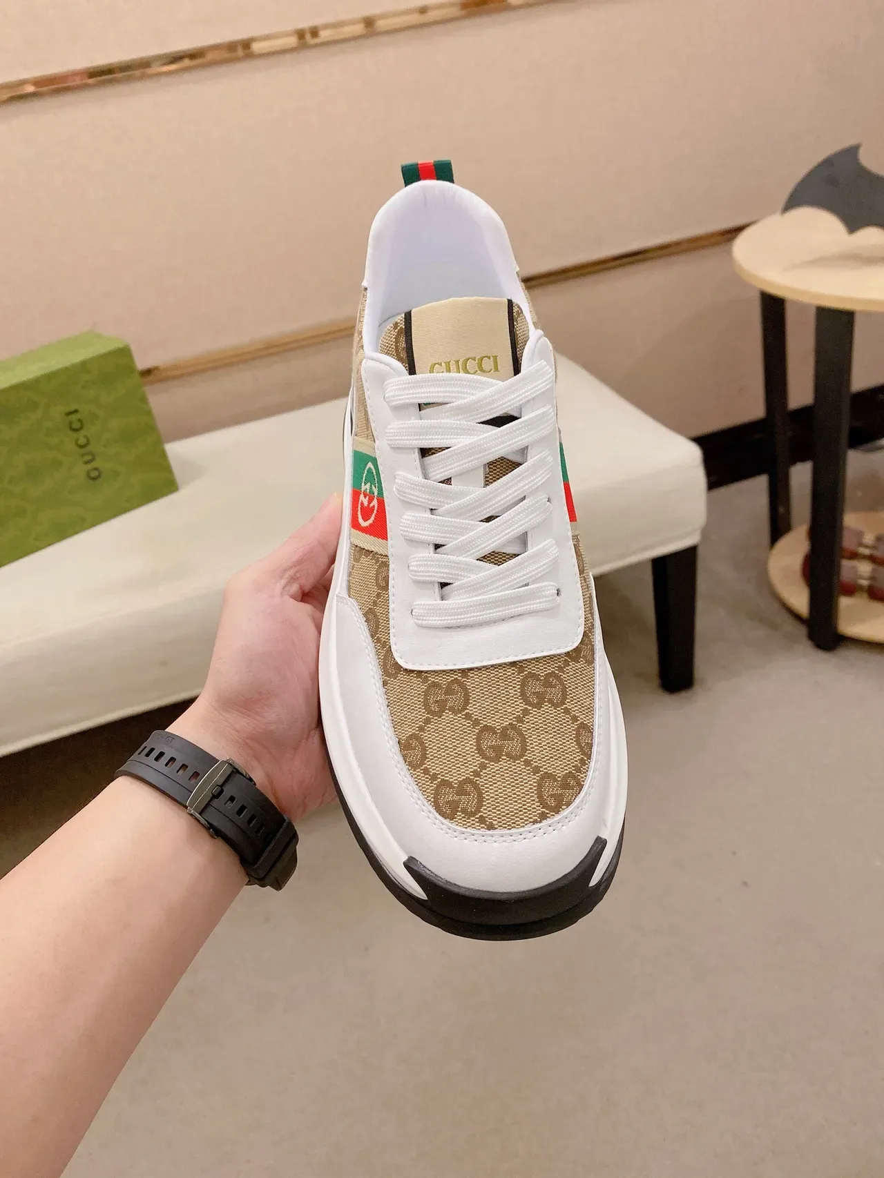 Gucci Screener Bege GG Canvas e Couro Branco Tênis Lifestyle 2