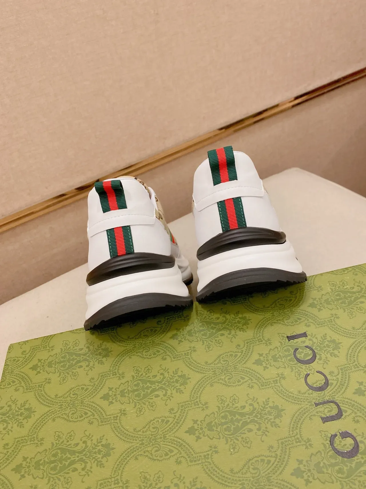 Gucci Screener Bege GG Canvas e Couro Branco Tênis Lifestyle 8
