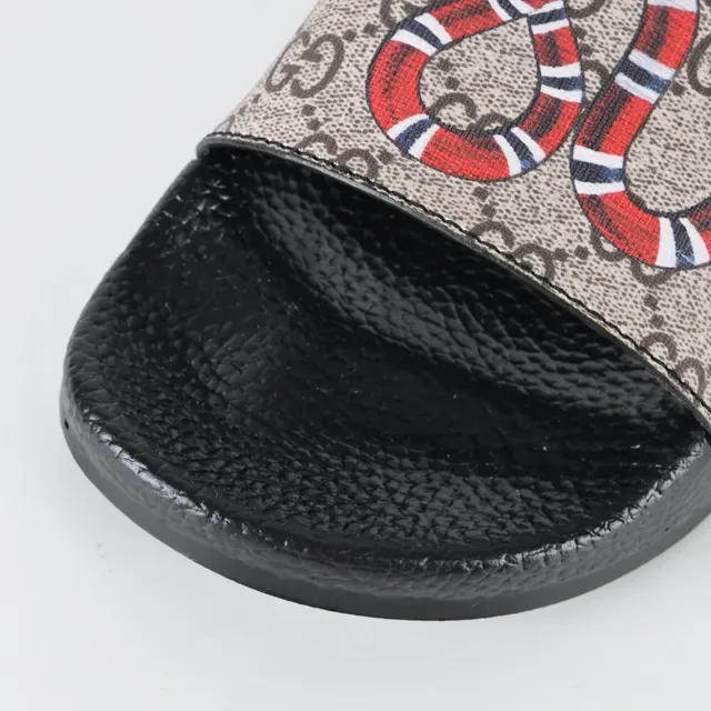 Gucci Screener কালো বেইজ GG Monogram ক্যানভাস King Cobra সাপ প্রিন্ট চপ্পল 5