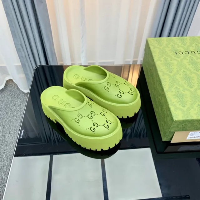 Gucci Screener Pantoufles Plateforme Perforées Vert Lime 3