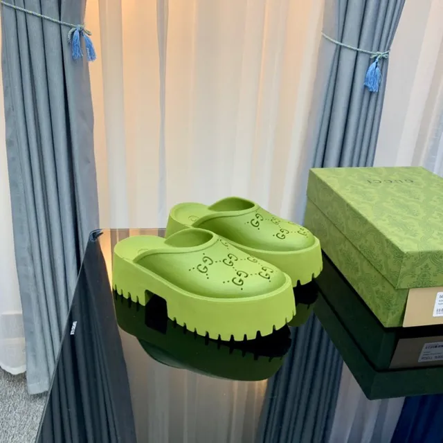 Gucci Screener Pantoufles Plateforme Perforées Vert Lime 4