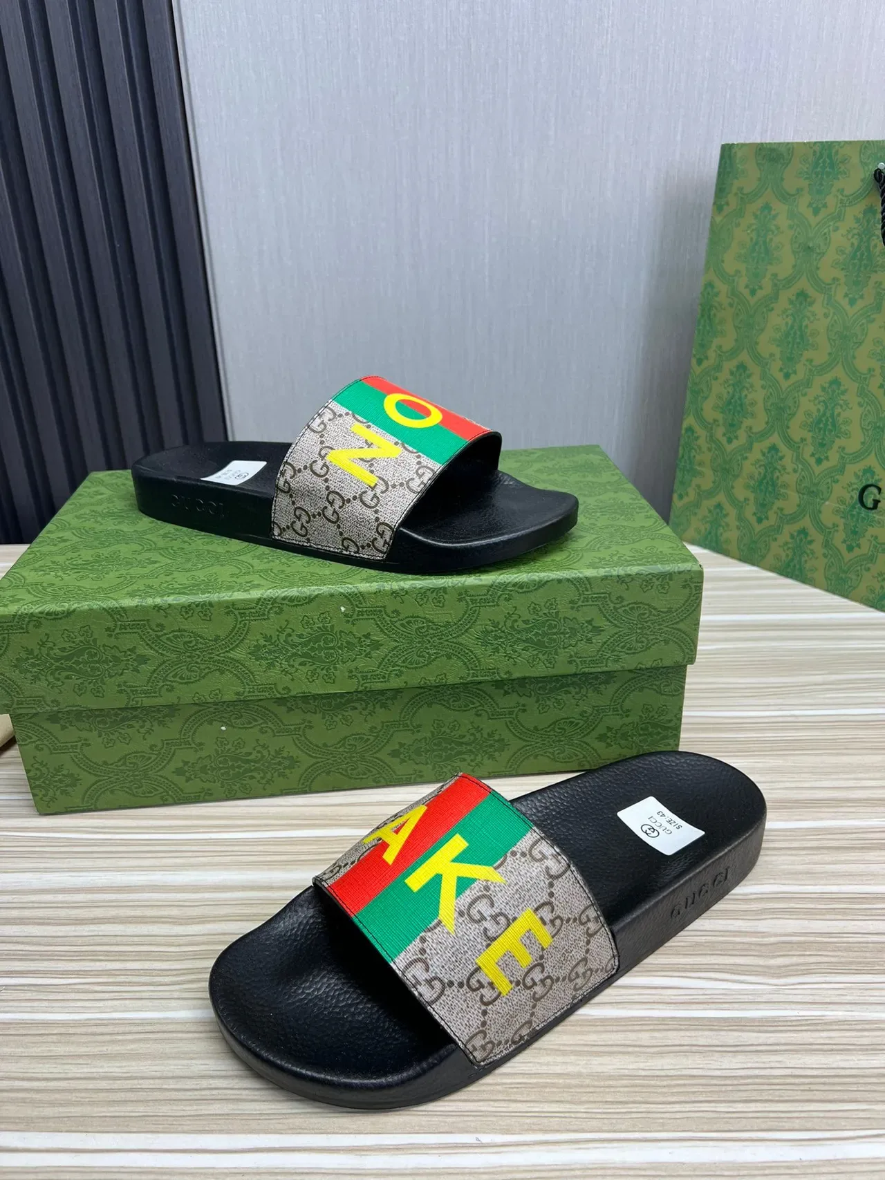 Gucci Screener Web Stripe AKE Print pantoufles 7