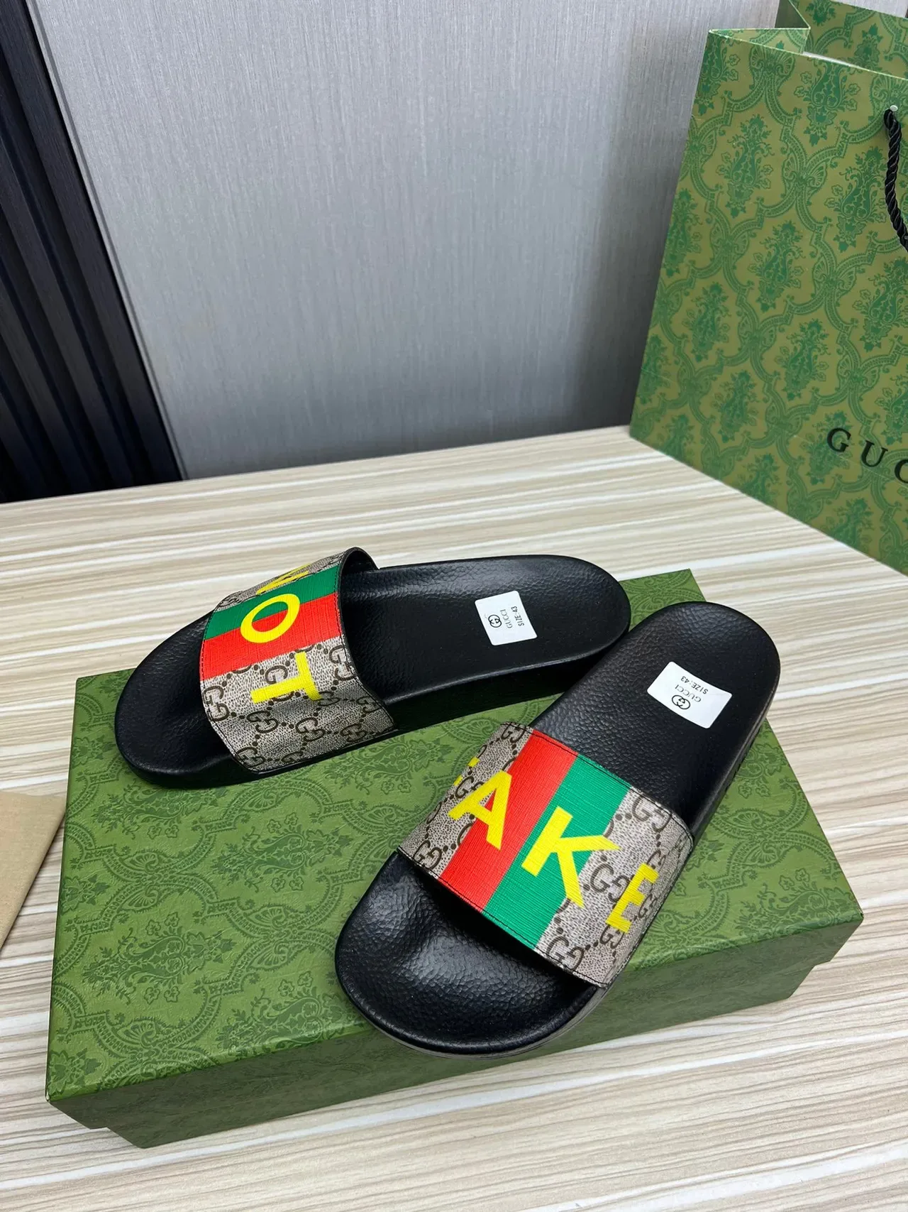 Gucci Screener Web Stripe AKE Print pantoufles 8