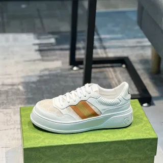 Gucci Screener Blanco y Rayas Gradiente Lifestyle Sneakers