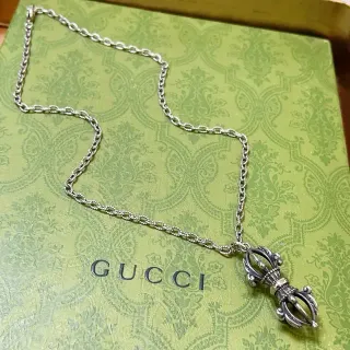 Gucci সিলভার চেইন সজ্জিত Vajra স্টাইল পেন্ডেন্ট নেকলেস