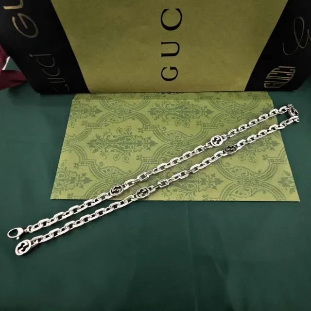 Gucci Silver Chunky Curb-Link Interlocking G Medallions Bracelet 5