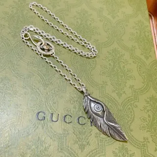 Gucci Collier Pendentif Plume Argent et Or Finition Oxydée
