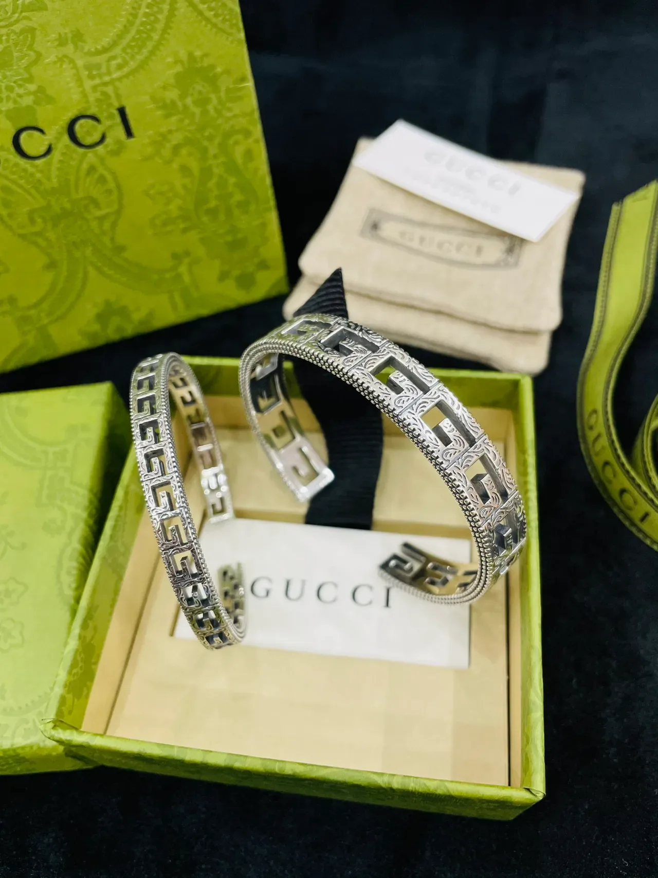 Gucci 银绿色希腊钥匙纹饰袖口手镯 4