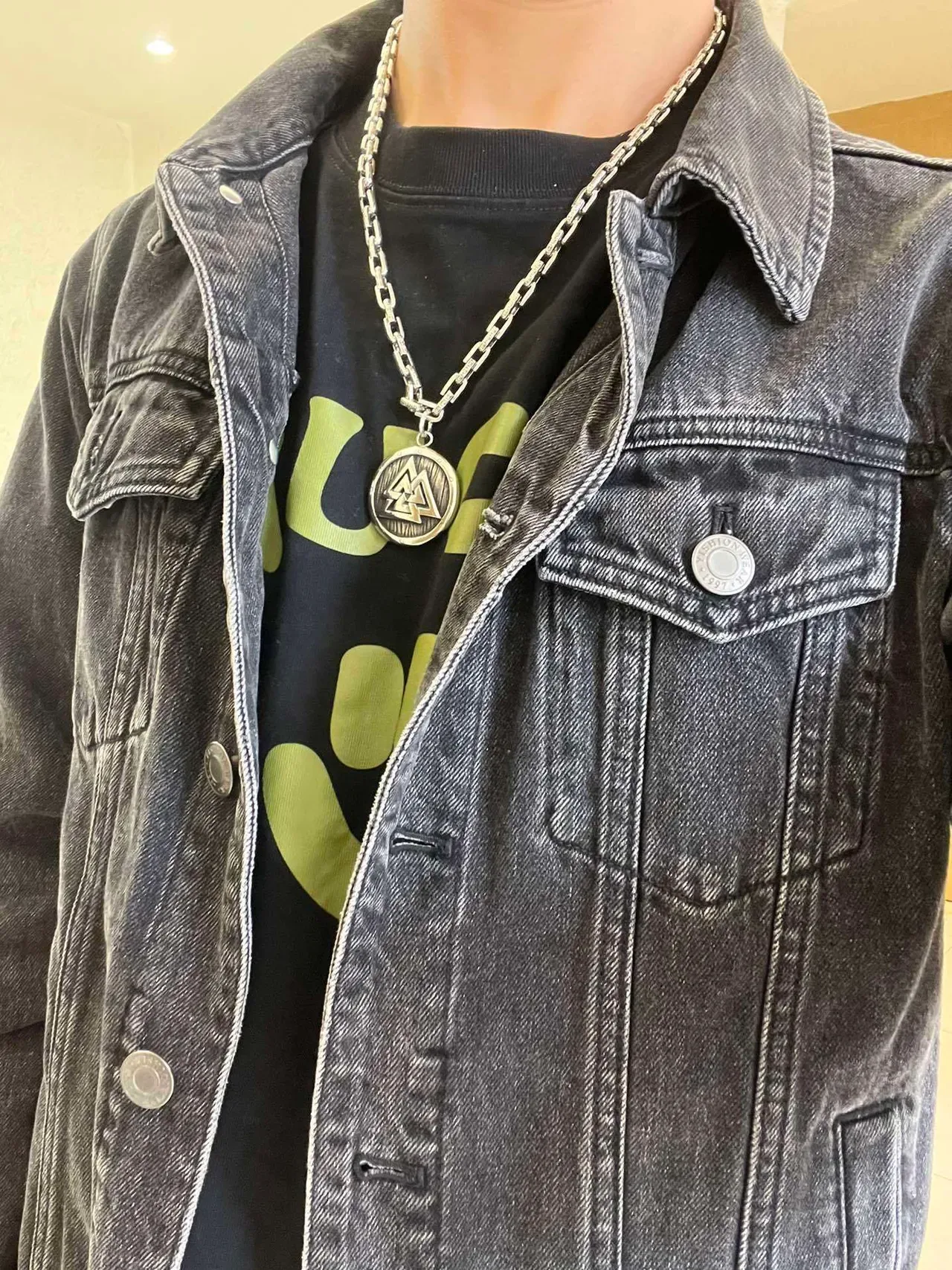 Gucci Collier Chaîne Curb Pesante Chaînons Argent Vert Gravée Pendentif Circulaire 2